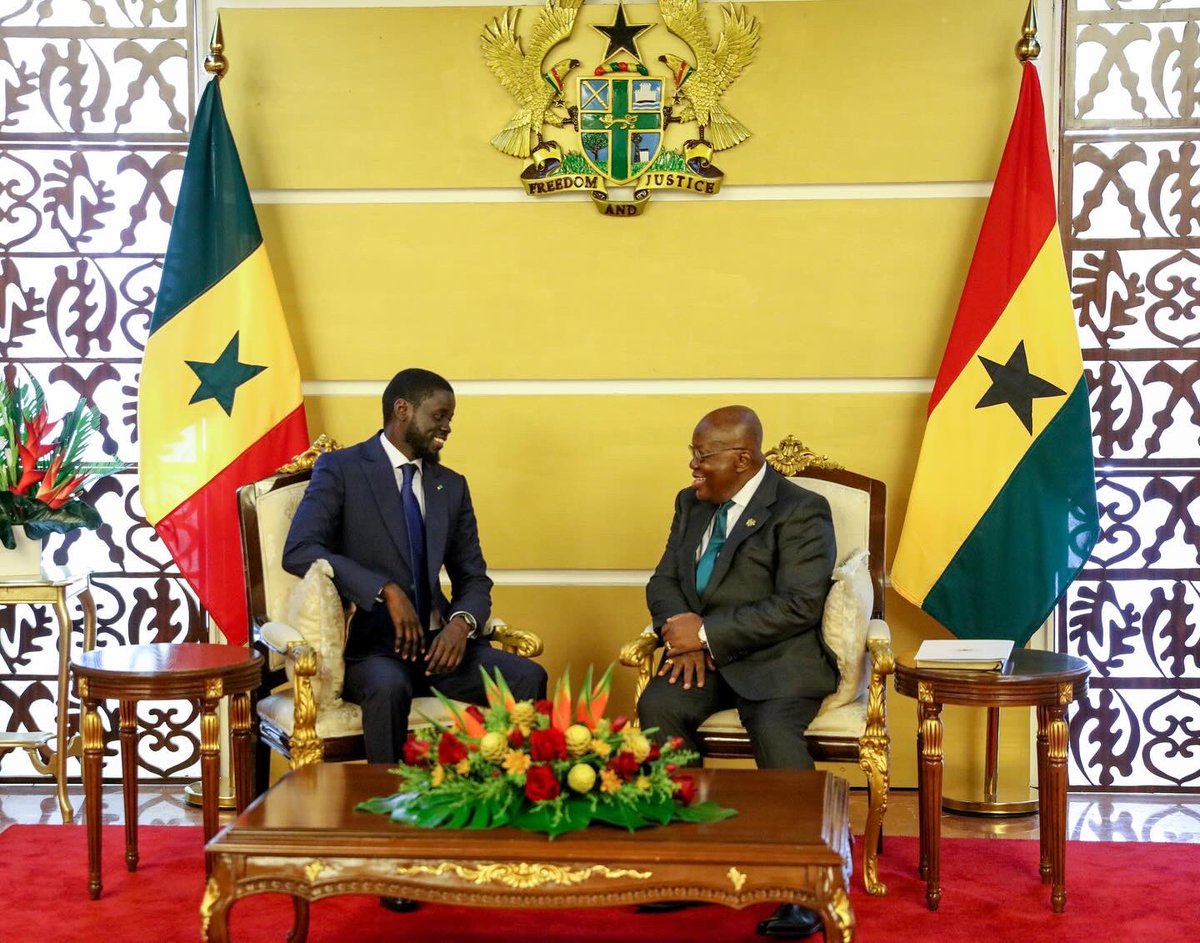 Pour la 2ème partie de son agenda diplomatique, SEM @PR_Diomaye a été bien accueilli à Accra par les autorités ghanéennes. Le Président aura un entretien avec son homologue, SEM @NAkufoAddo, sur des questions d'intégration et de coopération, suivi d'une déclaration à la presse.
