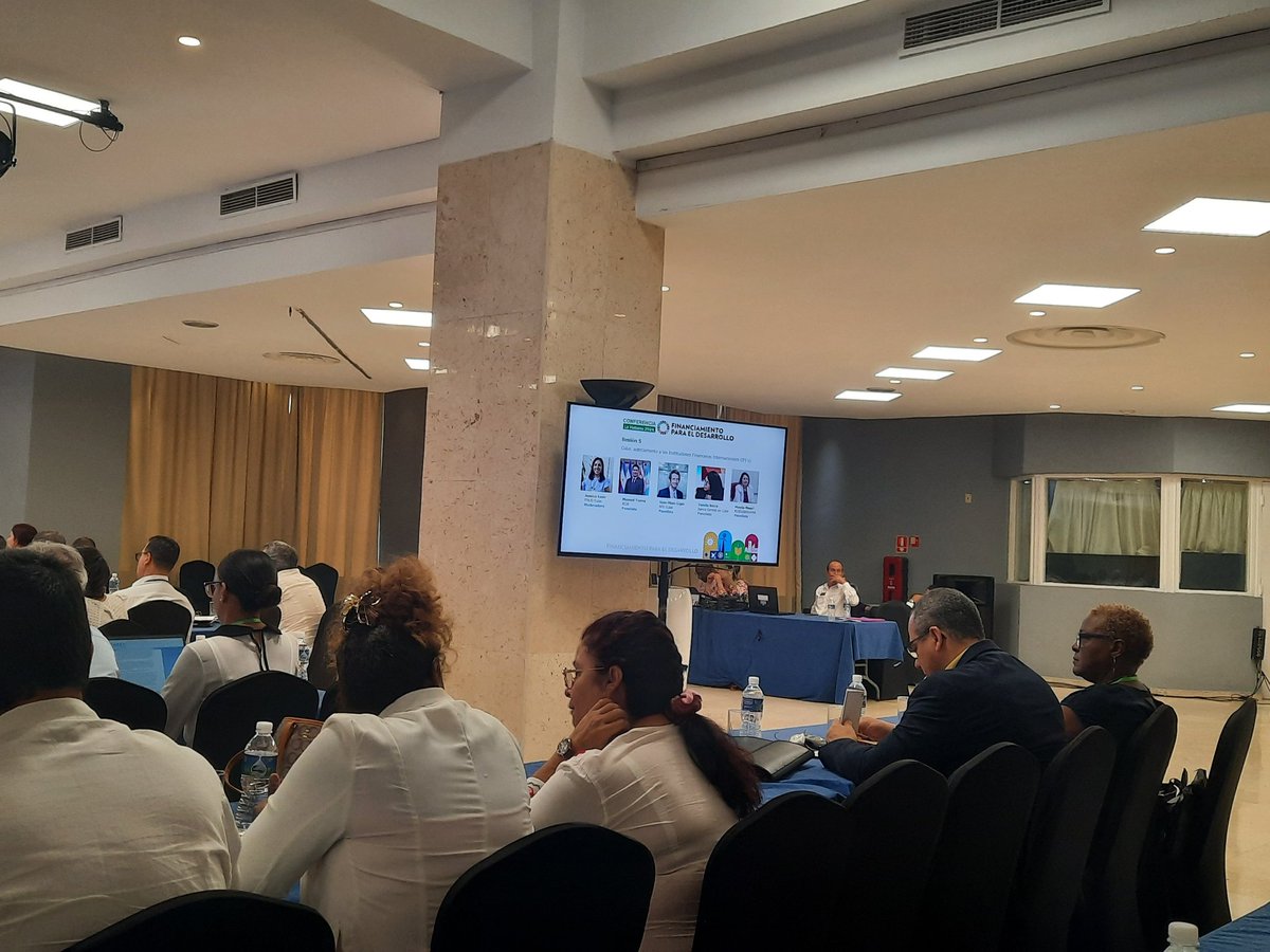 Segundo día de la Conferencia Financiamiento para el Desarrollo en #Cuba. Dedicada a las instituciones financieras internacionales, las soluciones para contribuir a la financiación a escala, las alternativas para financiar la transición energética y finanzas verdes. @citmacuba