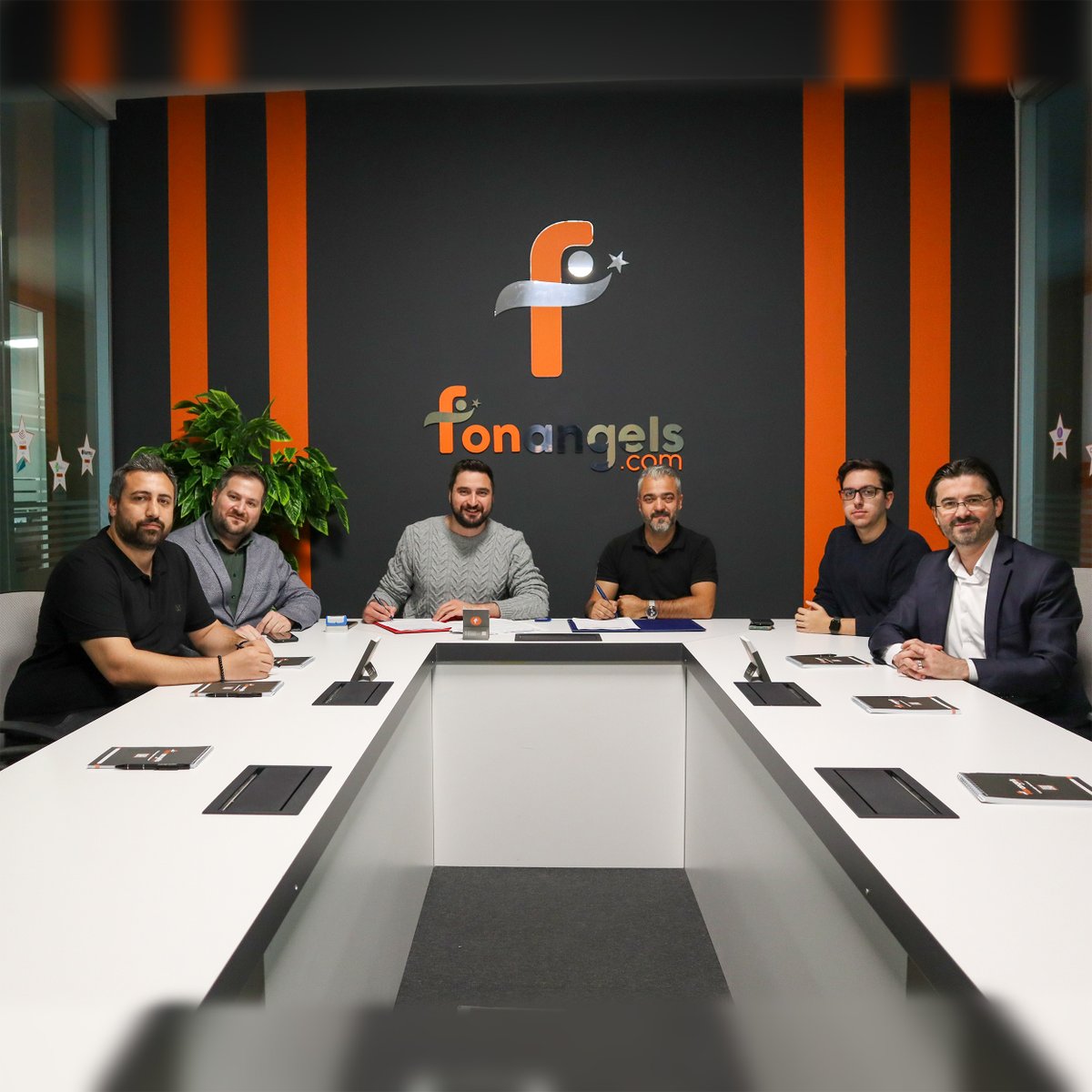 fonangelscom's tweet photo. Yabancı dil konuşma pratiğini eğitim odağından çıkarıp gerçek ve samimi bir iletişime dönüştüren BukyTalk yakında yeniden yatırım turunda! https://t.co/34QOxRQpru