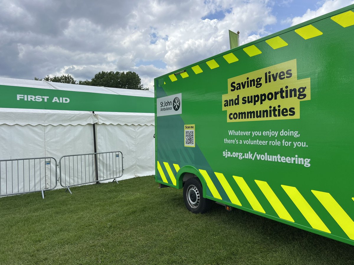 Great afternoon with @Ratcliff1Rob from our @SJA_Logistics team, supporting the build of two @stjohnambulance treatment centres ahead of this weekends @HackneyMoves marathon. Another example of the team #firstinlastout