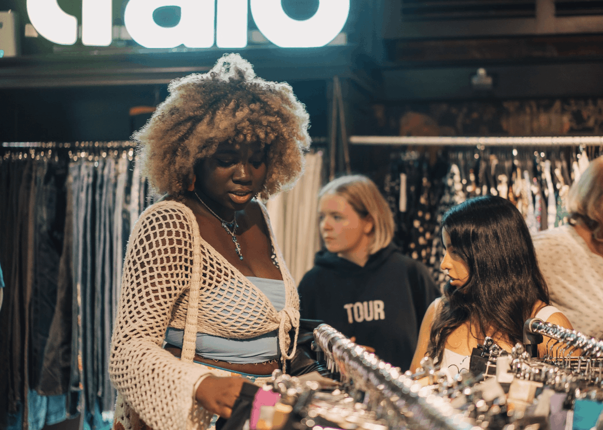 Looking for bargains? We've got you covered!

Shop our £5 #Bristol Spring sale this weekend in @cabotcircus * or get digging at @brentcross_sc #NorthLondon in our @charitysuper.mkt Presents Countdown store 👏

Find opening times here 🔗  bit.ly/4b0qzgH

*Exclusions apply