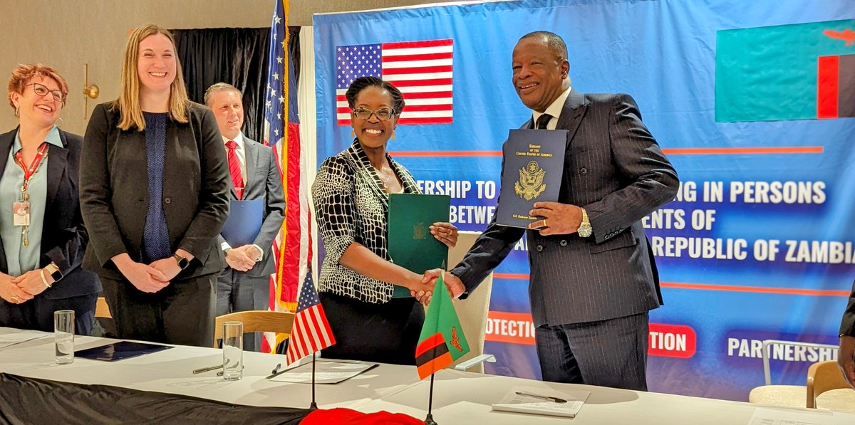 Today U.S. Embassy Zambia Chargé d’Affaires Linnisa Wahid & Minister of Home Affairs Jack Mwiimbu signed the U.S.–Zambia Partnership to Prevent Trafficking in Persons. Check out press release for more! -- state.gov/united-states-… @JTIP_State #USWithZambia 🇺🇸🇿🇲