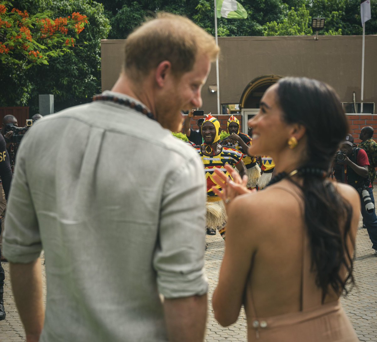 Misan Harriman (@misanharriman) on Twitter photo The Duke and Duchess of Sussex visit the #lightwayacademy alongside <a href="/GEANCOFDN/">TheGEANCO Foundation</a> for its first mental health summit in Abuja, Nigeria. The Duke and Duchess of Sussex visit the #lightwayacademy alongside <a href="/GEANCOFDN/">TheGEANCO Foundation</a> for its first mental health summit in Abuja, Nigeria.