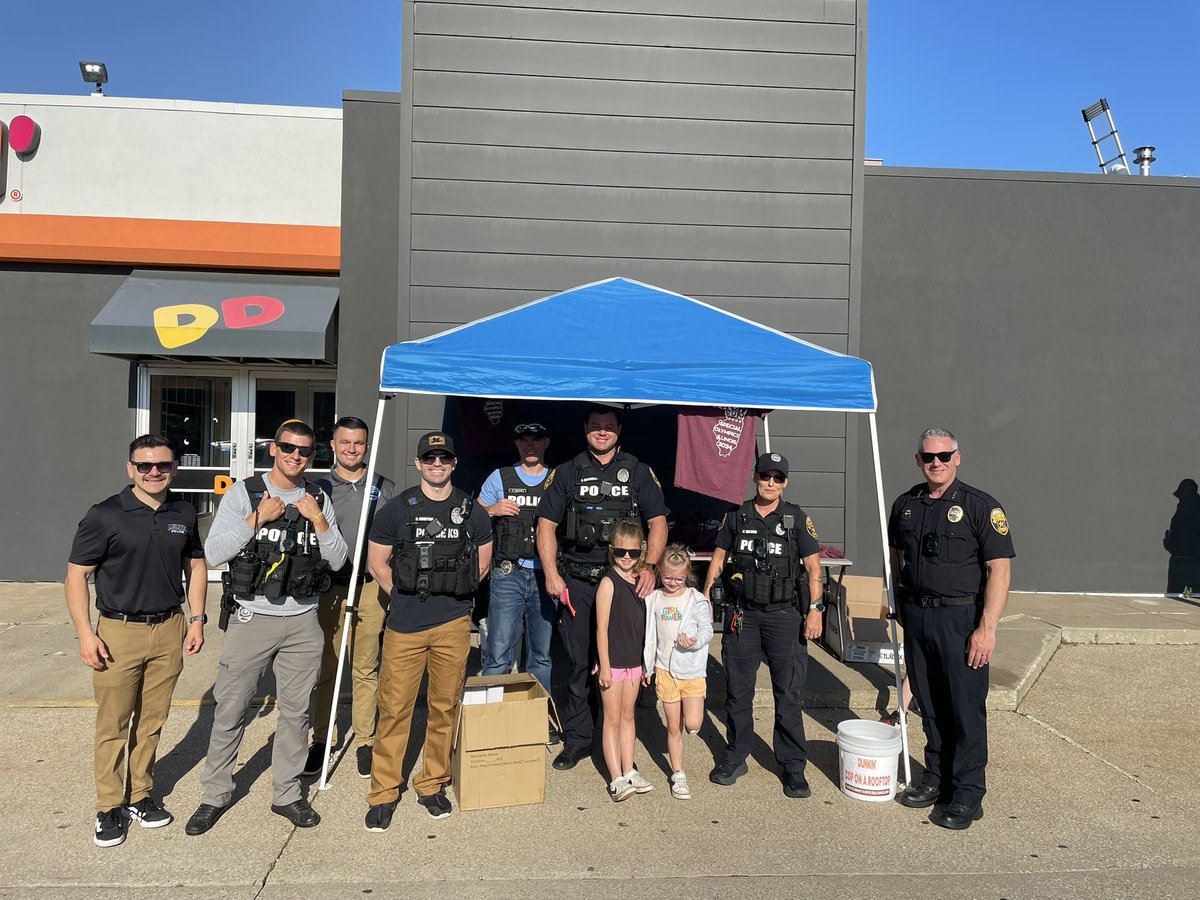 Cop on a rooftop is today at Dunkin’ on the Avenue of the Cities. Stop by and support the great athletes of @SO_Illinois - Region F. We will be here until noon!!