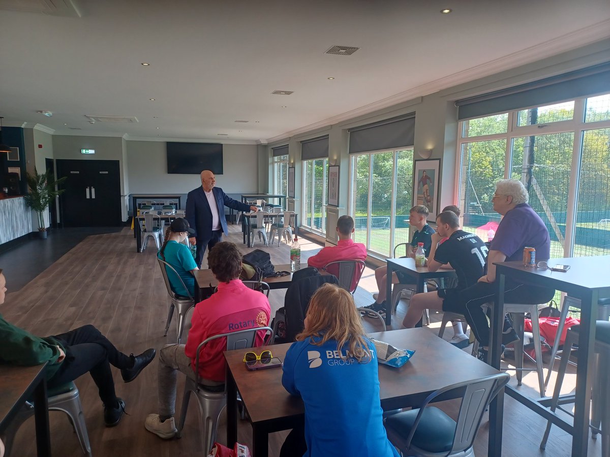 Last couple of weeks our young people was apart of @YouthScotland #IIdeas course this week putting it all into practice within a session lead by motivational Speaker Mike Stevenson putting Article 12 of the UNCRC in to action this afternoon. @together_sacr @TommySheppard