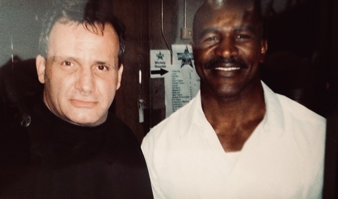It was great meeting #EvanderHolyfield @holyfield @WWE He was a great person as well as a world class boxer #GME great memories 🙏