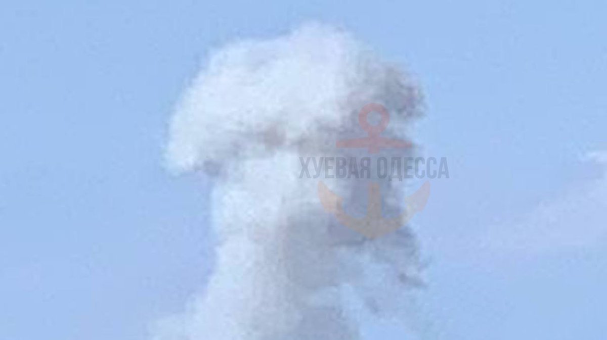 TabzLIVE's tweet photo. 🇺🇦🇷🇺🚨‼️ Another explosion in Odessa, Ukraine, was reported moments after the first arrival. https://t.co/RlQhPyHdr4
