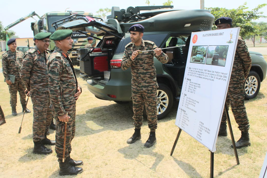 #StrongAndCapable #ImposersOfNationalWill

#GOC #KhargaCorps visited #ChargingRamGunners to validate operational preparedness and complemented the formation for their professionalism & efforts to #absorb #niche #technologies to enhance operational capabilities.

@adgpi