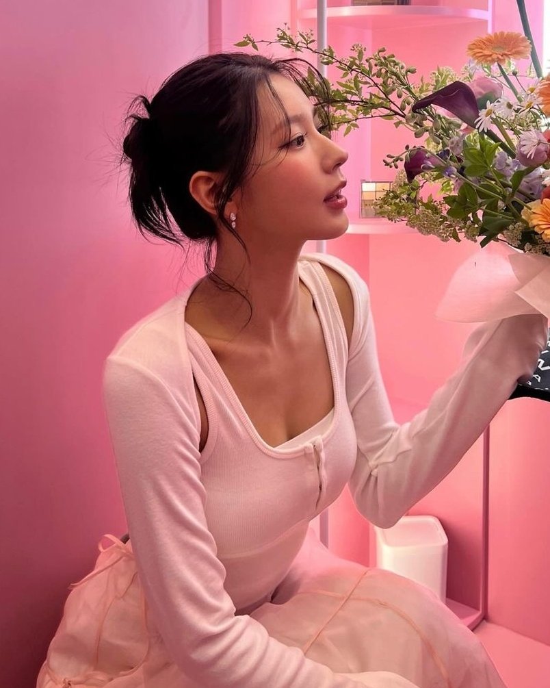 miyeon's side profile