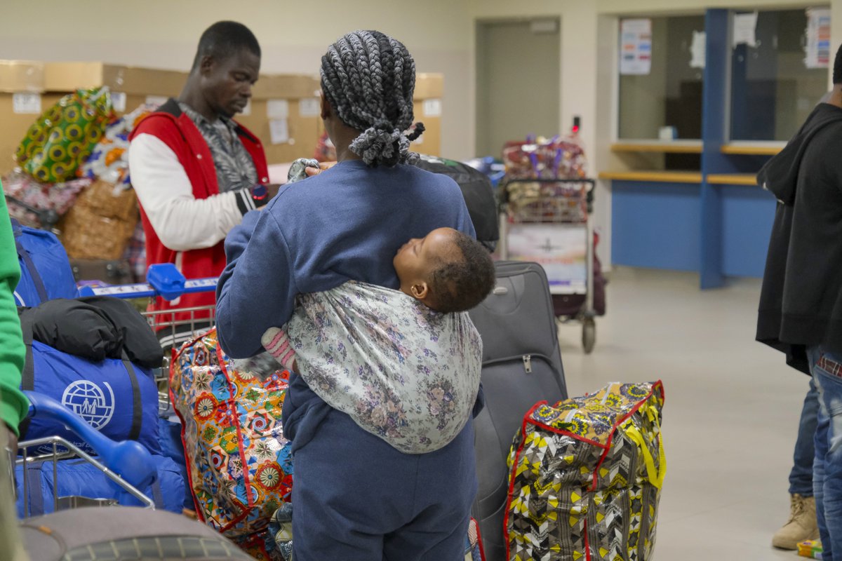 Yesterday, IOM in collaboration with the Government of Ghana, welcomed home 151 Ghanaian migrants (146 men, 5 women, including 6 children) who voluntarily returned from Libya via charter flight.