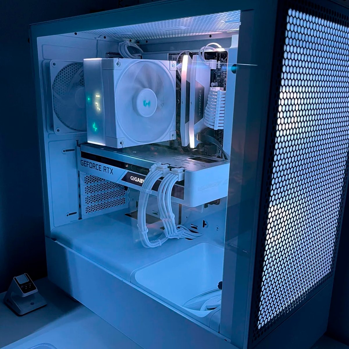 Como molan los setups blancos. Y mas cuando lo combinas con un AK400 Digital😎

#pcgaming #intel #amd #deepcool #pc #gamer #gaming #hardware #videojuegos #videogames #pcgaming #pcgamer #cpu #casemod #modding #pcgames #pccase #pcbuild #pcmods #cpucooler #pcgame