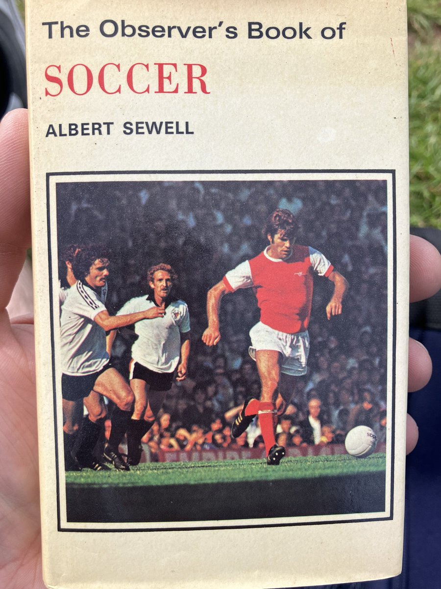 TheKitmanUK's tweet photo. 📕 Bought The Observer’s Book of Soccer by Albert Sewell.
Loving the retro shirt illustrations! 😍
#TheKitman 👕
#FootballShirts #RetroFootball #FootballBook #Soccerjerseys https://t.co/Mma5ebrKxr