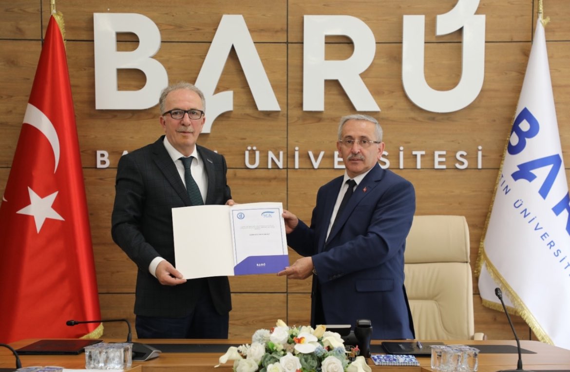 Bartın Üniversitesi (BARÜ) ile Bartın Sosyal Güvenlik Kurumu (SGK) İl Müdürlüğü arasında eğitimde iş birliğini kapsayan protokolde imzalar atıldı.

🔗 w3.bartin.edu.tr/haberler/baru-…