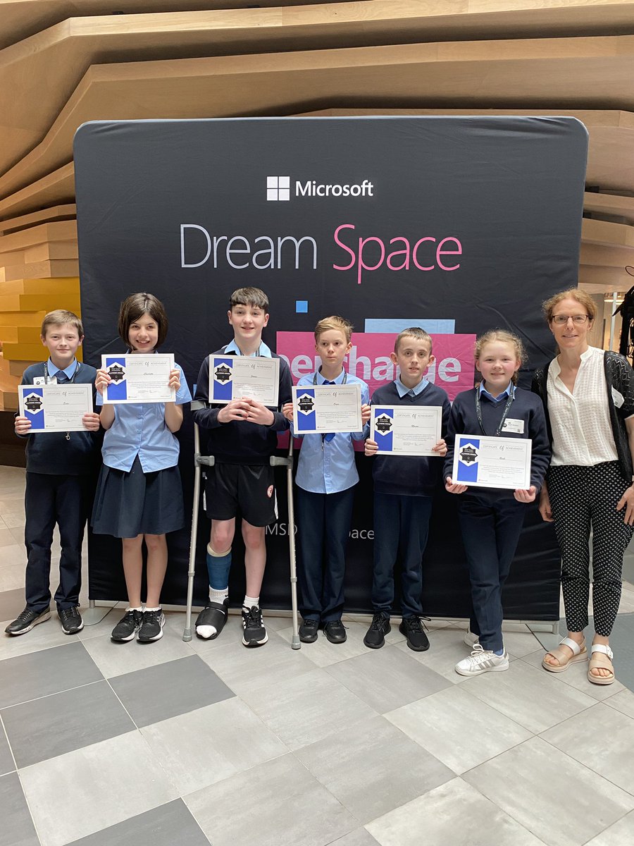 Super proud of these kids who today collected their platinum award for their amazing work as #MSDreamSpace ambassadors. What a day we had @MS_eduIRL Thank you to all who made it happen @NeeveHyland @MichaelB_Edu @msajolliffe @coreyhughesICT
