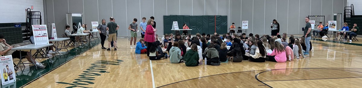 Coach_Binkley's tweet image. Busy morning @strongsvillecs. Started the day off visiting @TheSMSMustangs where @HS_Strongsville #DECA students are running a Reality Day teaching Financial Literacy to our 8th graders. Then, I listened to a 5th grade band/orchestra concert at #ChapmanElementary. #ModelMustangs