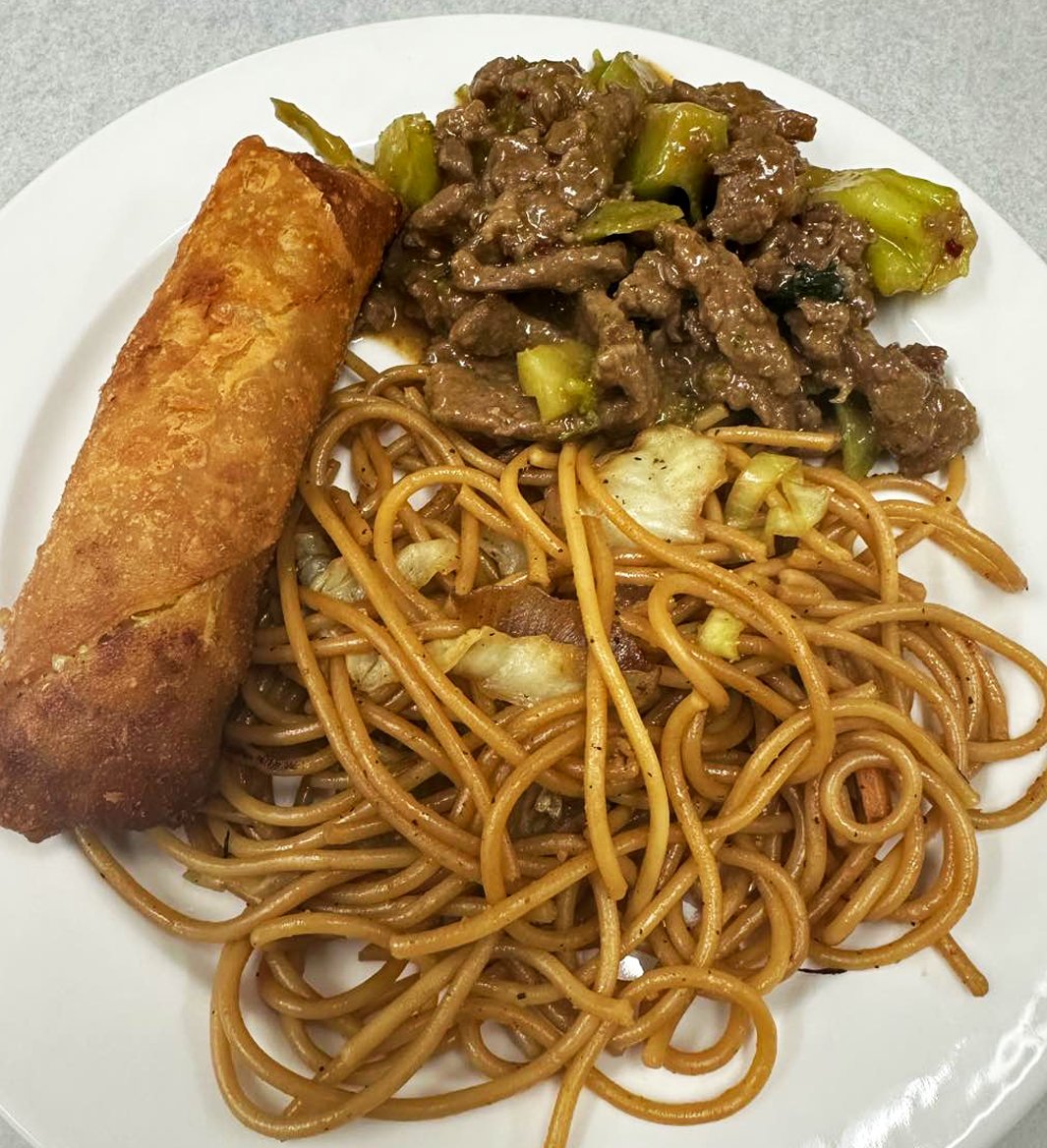 Our team knows what residents like at Compass Hawfields. We prepared a fan favorite: delicious beef and broccoli! 🥦🥩 It's all about bringing comfort and joy through great meals. 

#FromtheFieldFriday #foodservice #foodmanagement #culinaryservices #culinaryservicesgroup