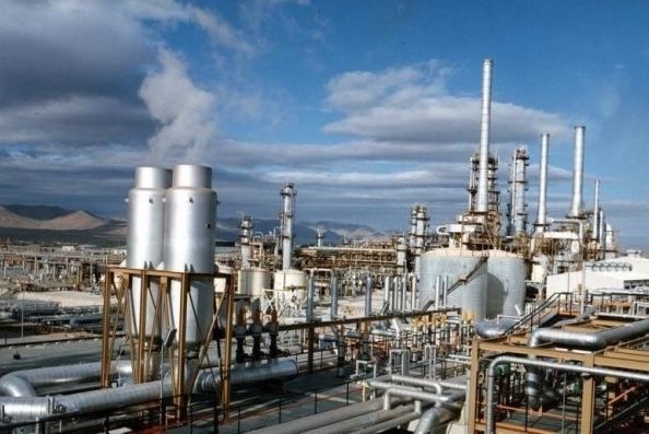 For the 16th day, 600 production unit workers refused to eat on the job at the Tabriz oil refinery in northwest Iran on May 16 to demand unpaid wages and benefits. #Iran #WorkersRights #پالایشگاه_تبریز