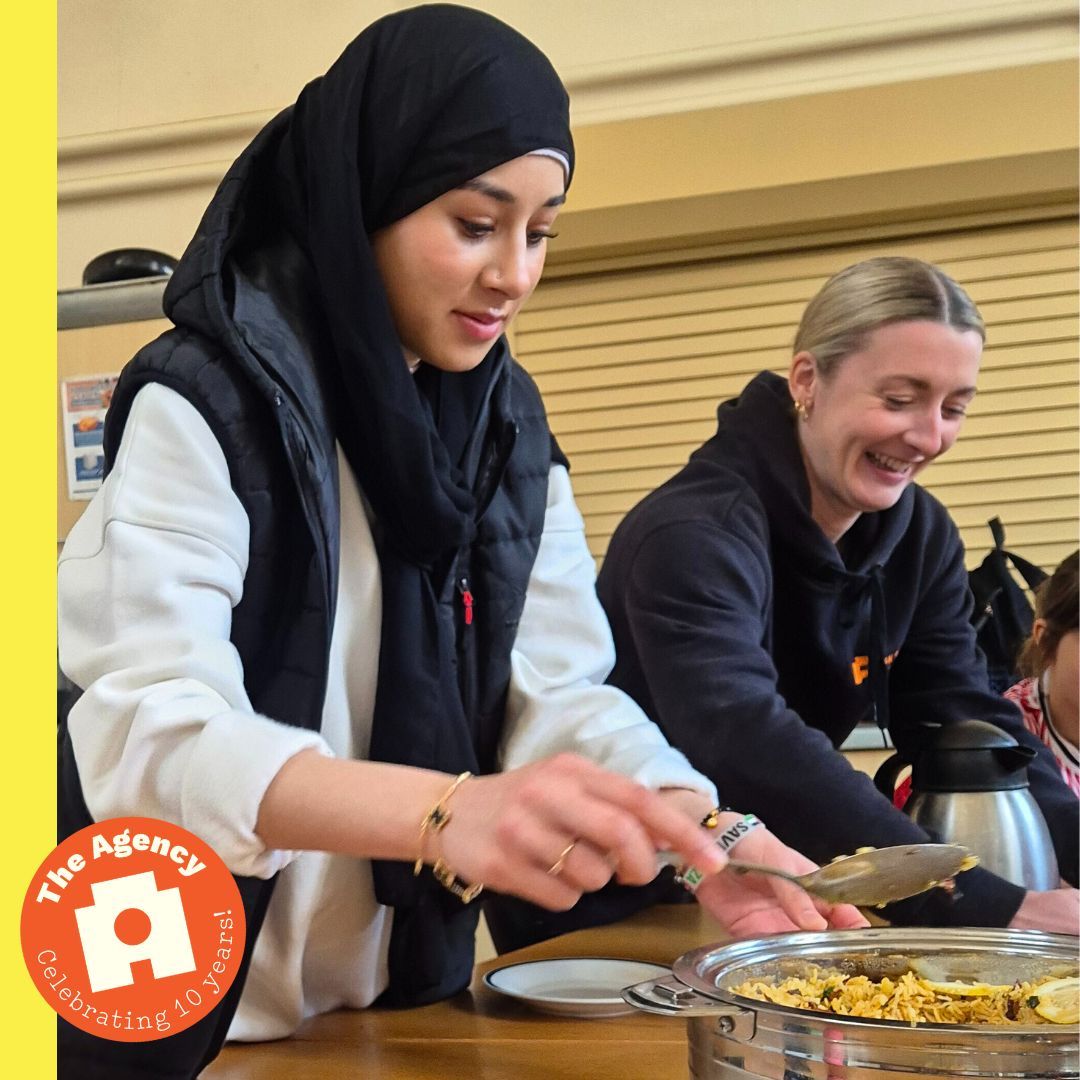 We love this photo of Zarka, a Southampton Agent Alumni, who has been supporting one of this year's projects. She came in before the session with an amazing home-cooked meal for us all to enjoy. 🍴 How lucky are we! Yummm