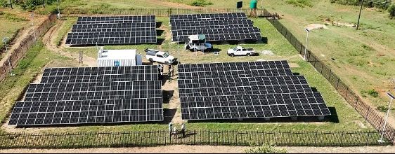🌞⚡ To support Zimbabwe's #CleanEnergy transition, we've established a 200Kw solar mini-grid system, powering over 100 small businesses & homes in Hakwata village, Chipinge. 🌍🏠 Thanks to the support from @FCDOGovUK & partnership with @REF_2002. @official_MOEPD @UKinZimbabwe