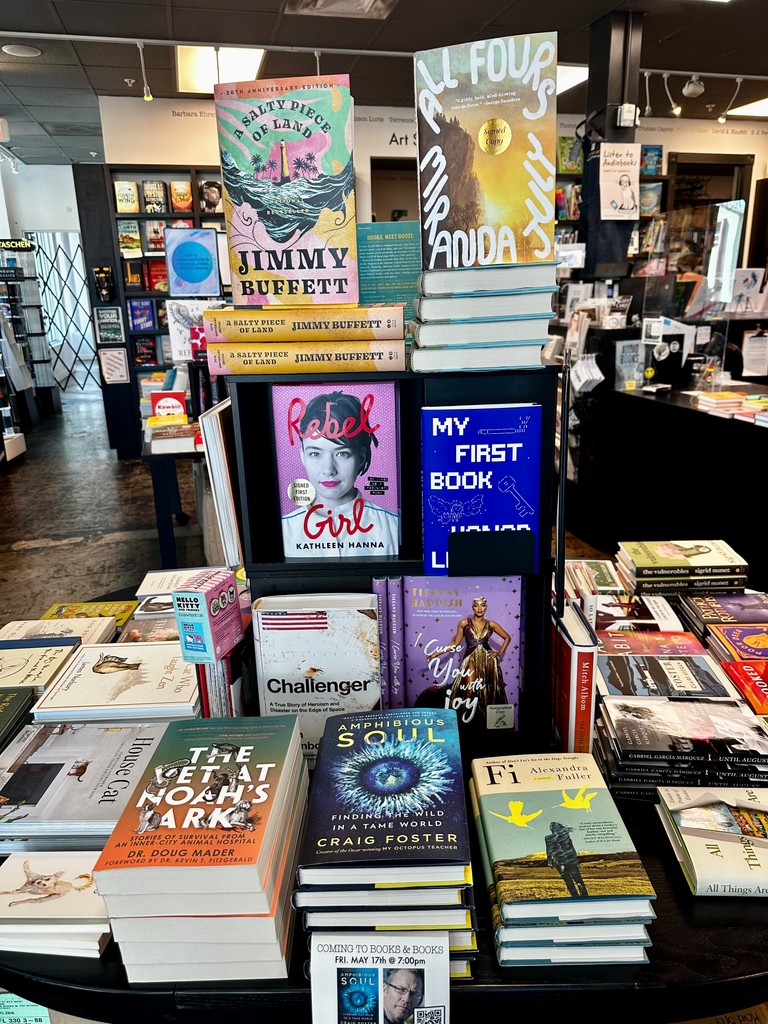 Welcome to the bookstore!

(This is the first display you see as you enter.)

#indiebookstores