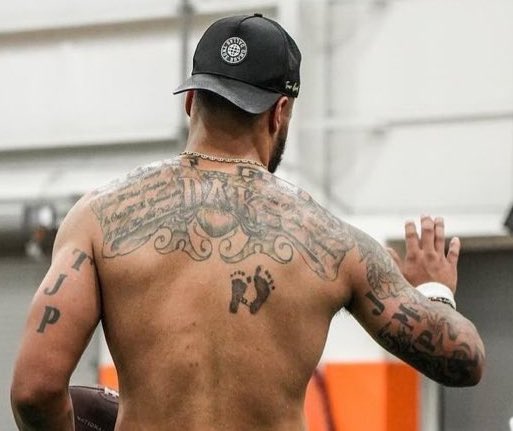 QB Dak Prescott has a new tattoo for baby MJ on his back. Dad strength season keeps building 💪

#DallasCowboys