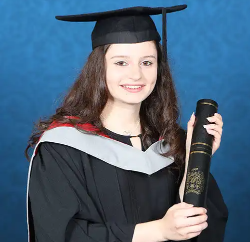 Jasmin started her journey at @UCLan through clearing as a foundation year student. She now works as an Instrumentation Engineer at @BAESystemsplc Always part of UCLan 🌹 #UCLanAlumni Read her story 👇 ow.ly/6xWG50RzfCc