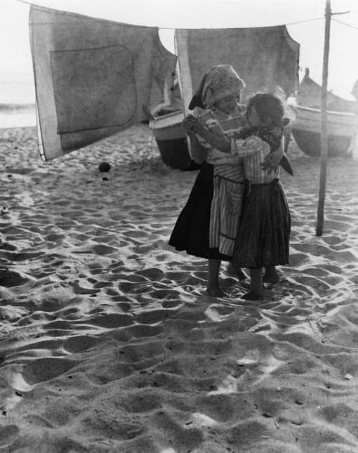 I often scribble in the sand The words I find so hard to say And hope the wind will come along And blow them all your way. ● Paul Callus Ph. Sabine Weiss, childhood, portugal, 1954