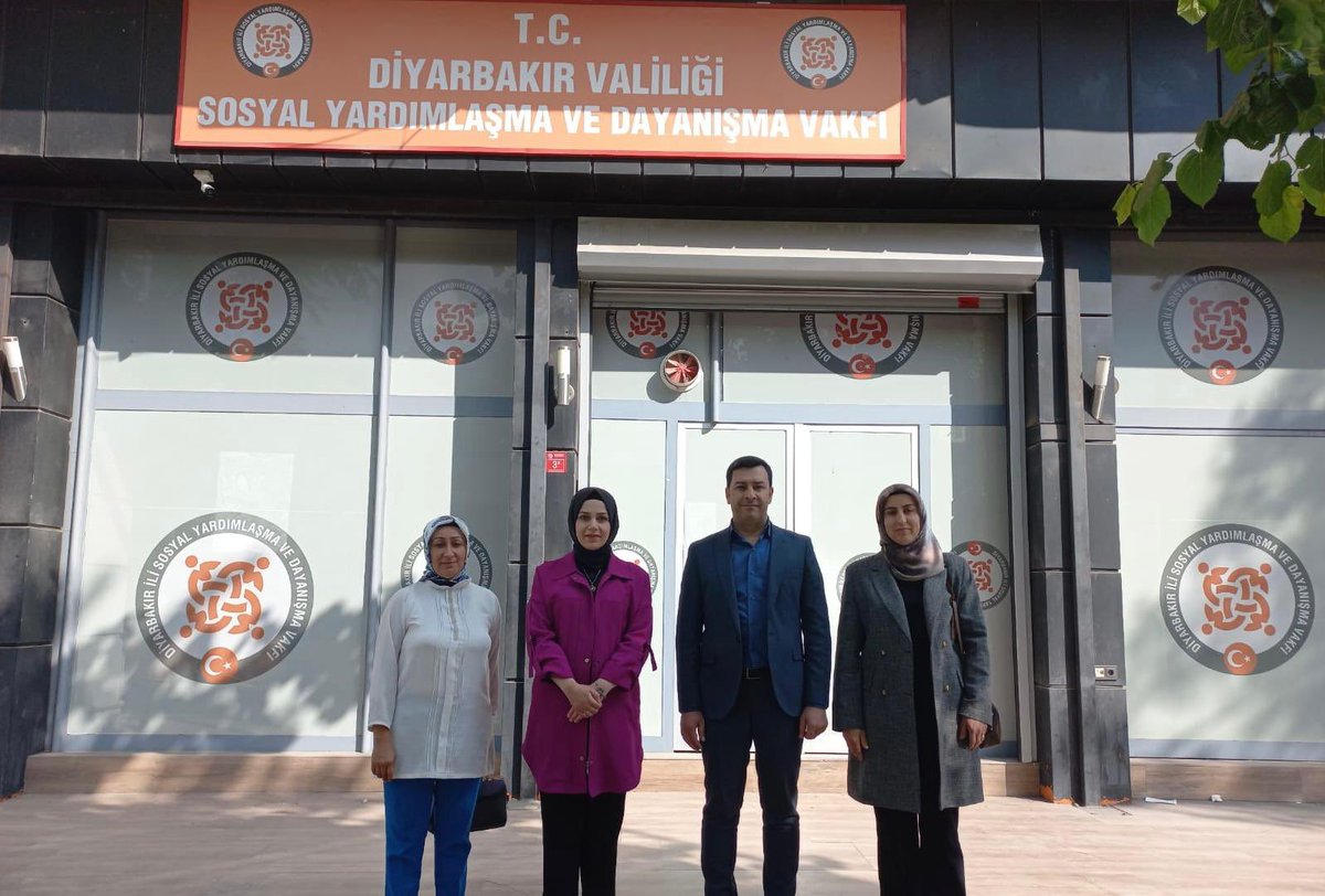 İl Kadın Kolları Başkanımız Sn. @mervenurseyit ve İl Kadın Kolları yönetim kurulu üyelerimiz Vakıflar Haftası münasebetiyle; Merkez Vakıf Müdürü Sn. Ramazan Çetinyamaç’ı ziyarette bulundular.