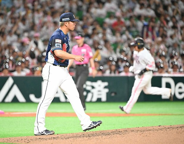 livedoornews's tweet photo. 【借金12】西武が今季5度目の3連敗、あす18日も敗戦なら自力V消滅
https://t.co/eUw4cZsoWL

17日のソフトバンク戦に2-6と破れ、今季5度目の3連敗。借��は最大12となり、あす18日の同カードに敗れると12球団最速で自力優勝が消滅する。 https://t.co/1EhJUxNoIP