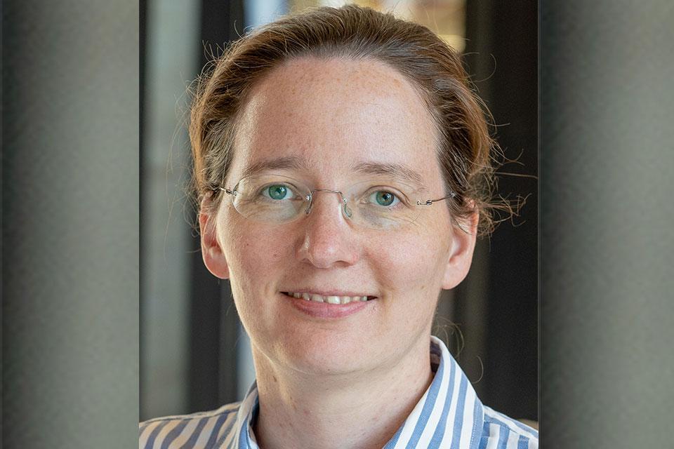 Congratulation Professor Laura Herz @UniofOxford elected Fellow of the @royalsociety for her study of light-harvesting and energy-conversion pathways in emerging semiconducting materials. Read the full article: physics.ox.ac.uk/news/professor… @UnivOxford @mplsoxford