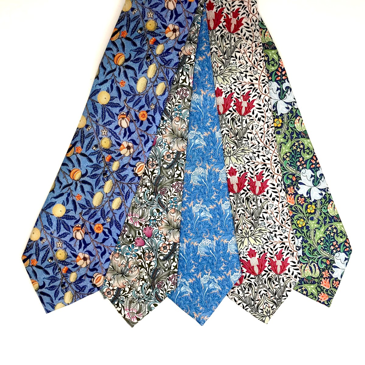 🎊 Unique ties and pocket squares for this wedding season at the William Morris Gallery Shop! Choose from some of the most eye-catching Morris patterns and colourways, all in 100% fine silk. Perfect for special days this summer ☀ wmgallery.shop/collections/ti…