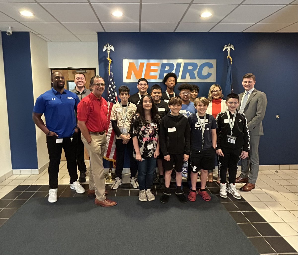 Hanover Area students learning about manufacturing with Ashley Machine and Tool, NEPIRC and <a href="/alecryncavage/">Alec Ryncavage 🇺🇸</a> #CareerReadyPa #RemakeDaysNEPA