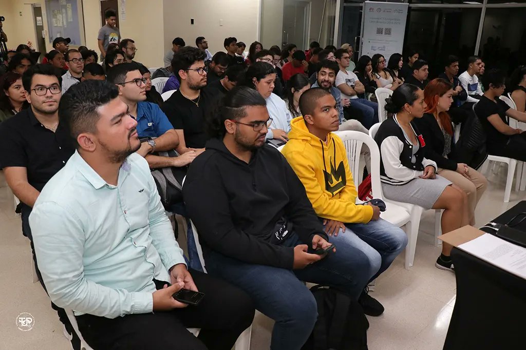 Se llevó a cabo en el Lobby del tercer piso del Edificio No.3 de la UTP, una capacitación titulada: “Estrategias para Iniciar tu Carrera Profesional”, dirigido a estudiantes del turno nocturno de la @utpfisc y de la @utpfct . #utppanama @vidauutp