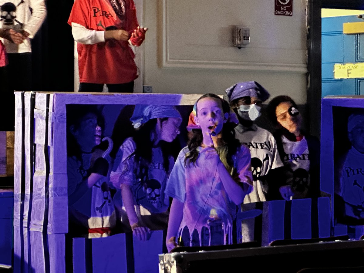 BRAVO!!!! PS 72 students were just treated to a spectacular performance of our gr. 4 Pirates musical. TY to our families who attended last night's show. 🎭🎭🎭 @jen_joynt @AnyaMunce @D8Connect @Principal72x