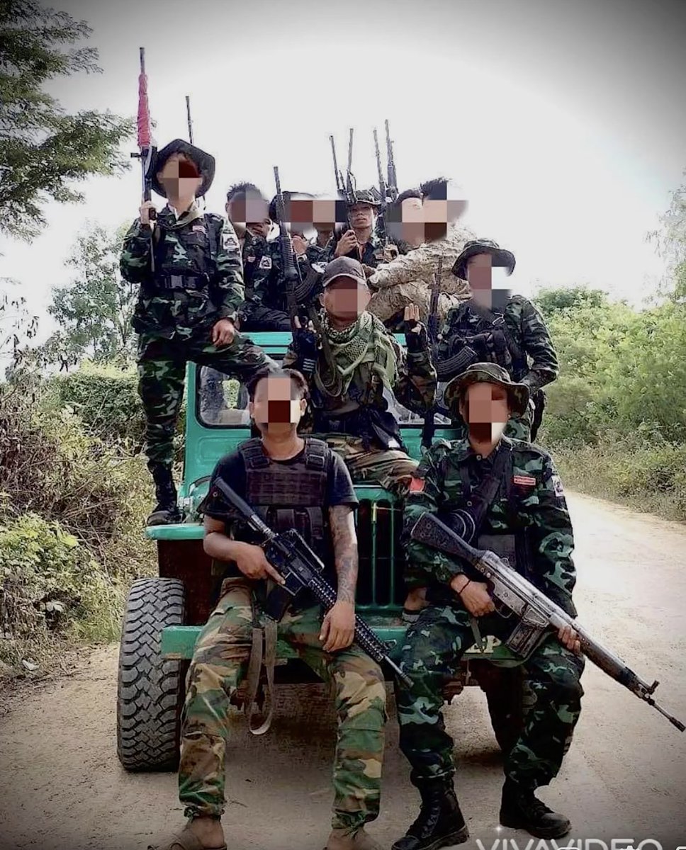 ပခုက္ကူ၊ ရေစကြိုအစပ်သို့ ဝင်လာသော စစ်ကြောင်းသုံးကြောင်းကို PDF တိုက်ခိုက်

ပုံစာ - Southern YSO တပ်ဖွဲ့ဝင်များ / Southern YSO PDF
#WhatsHappeningInMyanmar
#RejectMilitaryCoup
Support The Irrawaddy: bit.ly/3btQYpR