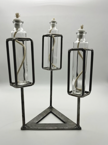 Meet Hammer and Light at Bearsville Bluegrass Festival on May 26th! Phil, a former Mac engineer turned talented lamp maker, creates unique pieces from reclaimed wood, blending craftsmanship with passion. #BearsvilleCenter #HudsonValley #supportlocal Tickets @bearsvillecenter.com