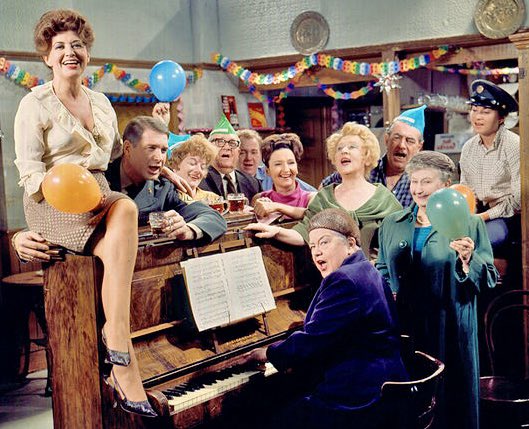 Happy Friday! Ena Sharples at the piano. Violet Carson who played her, was a talented pianist who worked with great artists such as Al Bowlly #CoronationStreet @itvcorrie #fridayfun