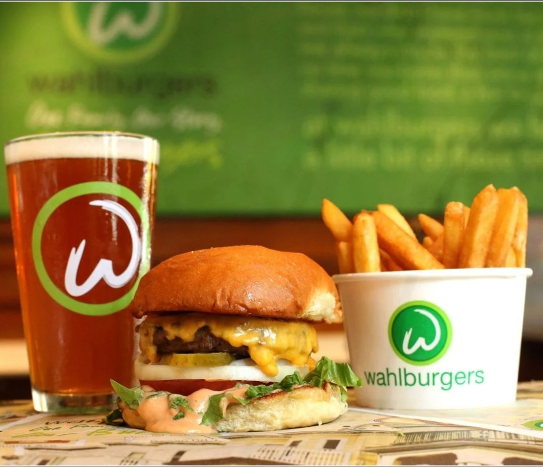 Our latest Collaboration is with @Wahlburgers for 'National Burger Day' May 28th Brothers Choice--Paul, Donnie & Mark Wahlberg! ➡️share.newsbreak.com/6xiit3nj Special thanks to McKenzie! @realjamespat @jlrothstein1 @funnykeithlyle @EvaCole888 @Author_S_Miller @JohnnyBSkol @bpridgeo