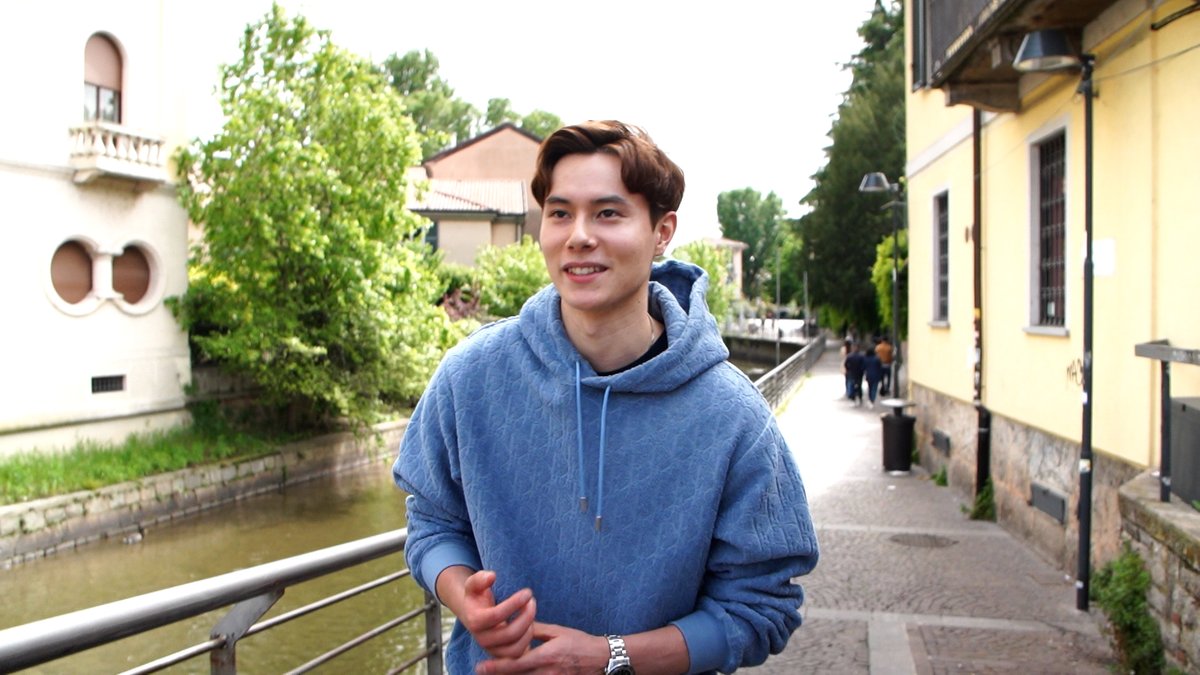 高橋藍くんの青いトレーナー Diorのかな？ 私も欲しい！😆