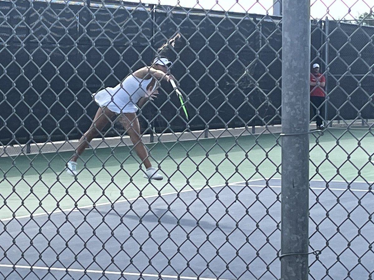 Michelle Li leads 2-1, in the first set. Let’s go, Michelle!
