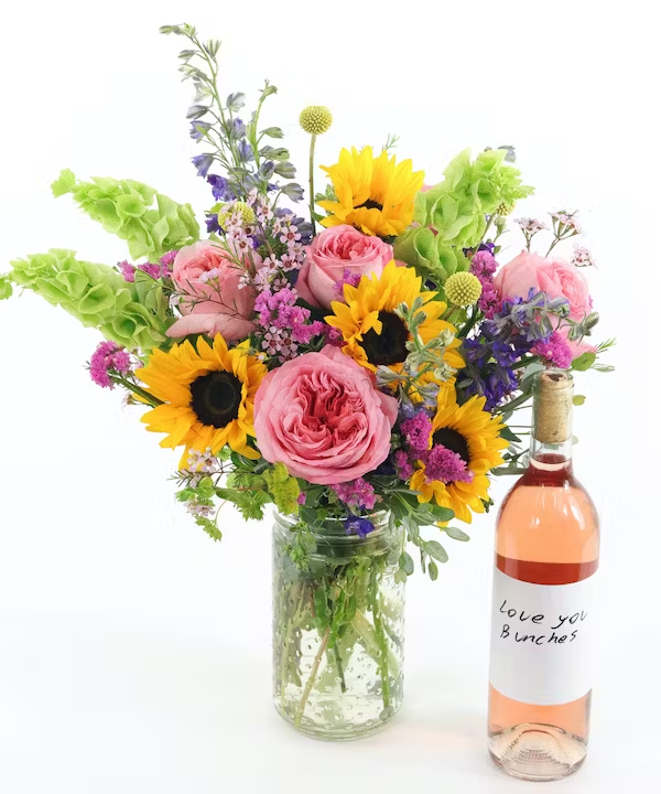 The perfect Gift!!  Love you Bunches Rosé is paired with this beautiful arrangement of garden roses, sunflowers, bells of Ireland and more! 🌺🌻🌿🍷

Get your weekend off to a lovely start with AllensFlowers.com.

#allensflowers #shoplocalsandiego  #florist #flowers