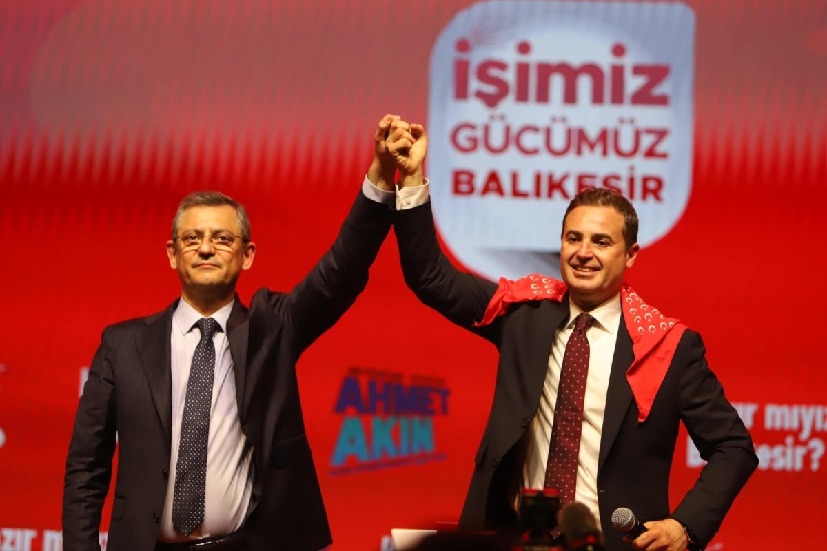 AK Parti'den CHP'ye geçen Balıkesir Büyükşehir Belediyesi'nde önceki başkan döneminde 2 milyon 100 bin liraya tamamlanan çikolata ihalesinin iptal edilip,aynı çikolataların 3 milyon liraya ihalesiz alındığı ortaya çıktı Buket Aydın Erkan Yolaç Gülben Fatih Altaylı Alkol Ekrem