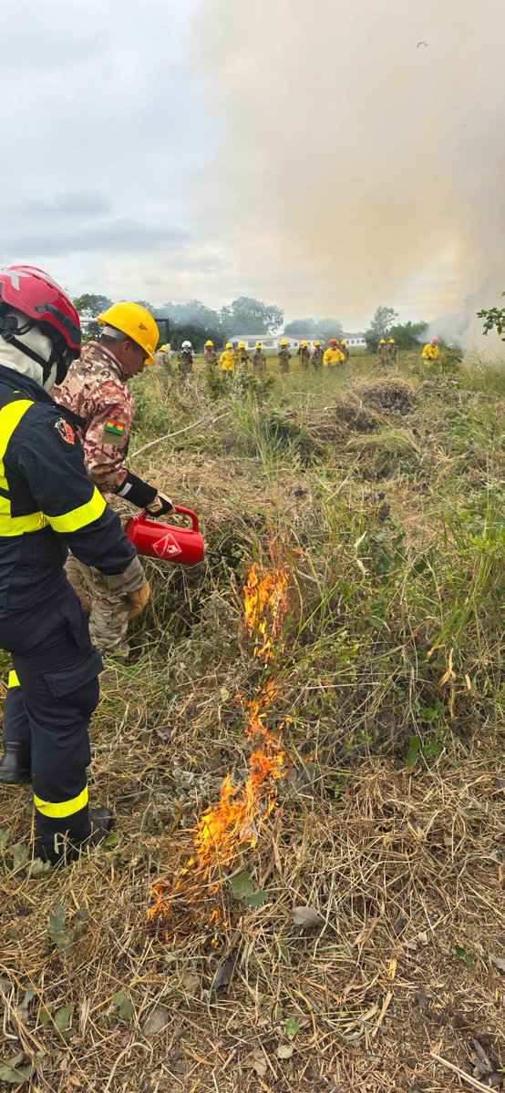 UIISC5CORTE's tweet image. Les #Vulcain sont sur tous les continents 💪💪. Formation 🔥tactique en #Bolivie pour nos homologues. Une soixantaine de 👨‍🚒 stagiaires ont été formés. @FranceBolivie @CoopSecuDefense @SecCivileFrance @uiisc1 @Uiisc7 @emia_tn