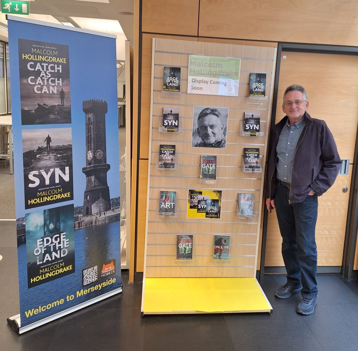 Lovely to welcome author @MHollingdrake into Wigan library today! The third in Malcolm's gripping Merseyside crime fiction series, Edge of the Land, is newly published and available to borrow for free 📚 #crimefiction #libraries