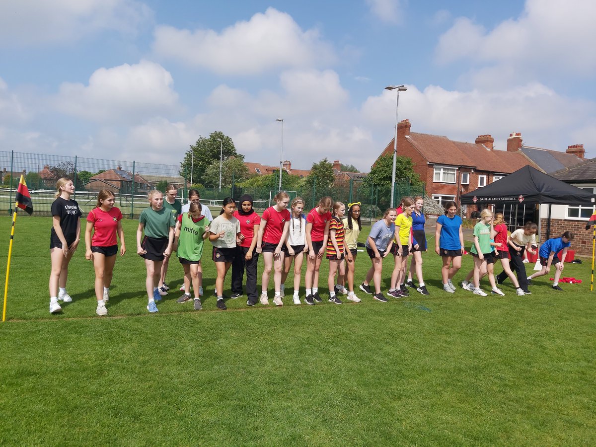Our Y7 pupils were the last to compete in the 1705m race and obstacle course today, their enthusiasm and support of each other did us proud! ♥ Thanks to DASPA for funding our inflatables, plus our cupcakes today 🧁 and to Mrs Dresser for coordinating the runs 🏃‍♂️🏃‍♀️ #DASGivingDay