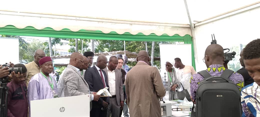 IFDCNWAF's tweet photo. Au Togo, le Programme de résilience du système alimentaire en Afrique de l'Ouest (FSRP) a organisé le 15 Mai une foire d'exposition des produits, innovations développés. IFDC Togo y a pris part sur le volet #SIHAM Système d’Information Hydro Agro Météorologique. @IFDCGlobal https://t.co/vTP6gePl5O