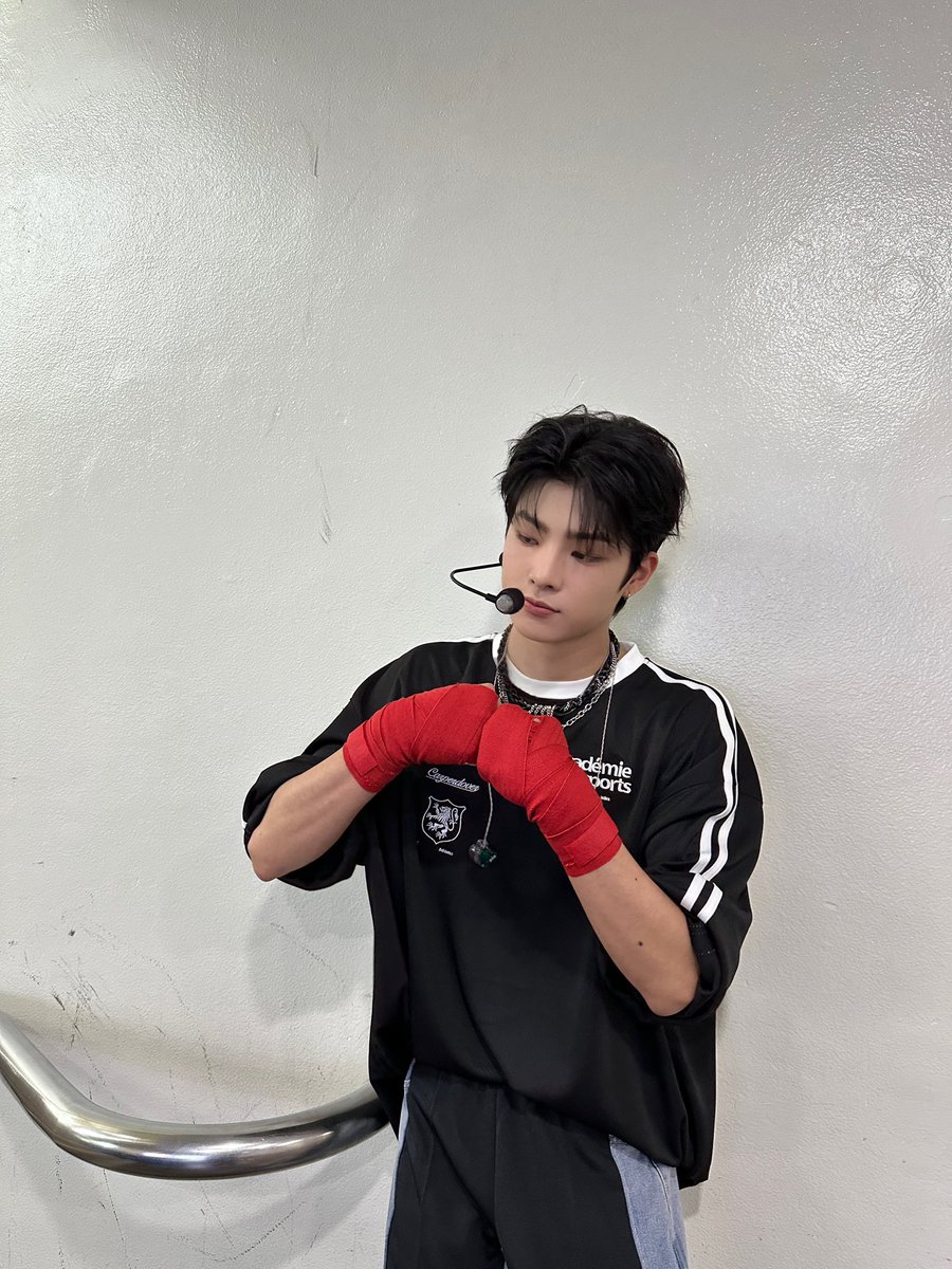 뜨거운 코트를 가르며 
너에게 가고 있숴어어~~

#시온 #SION
