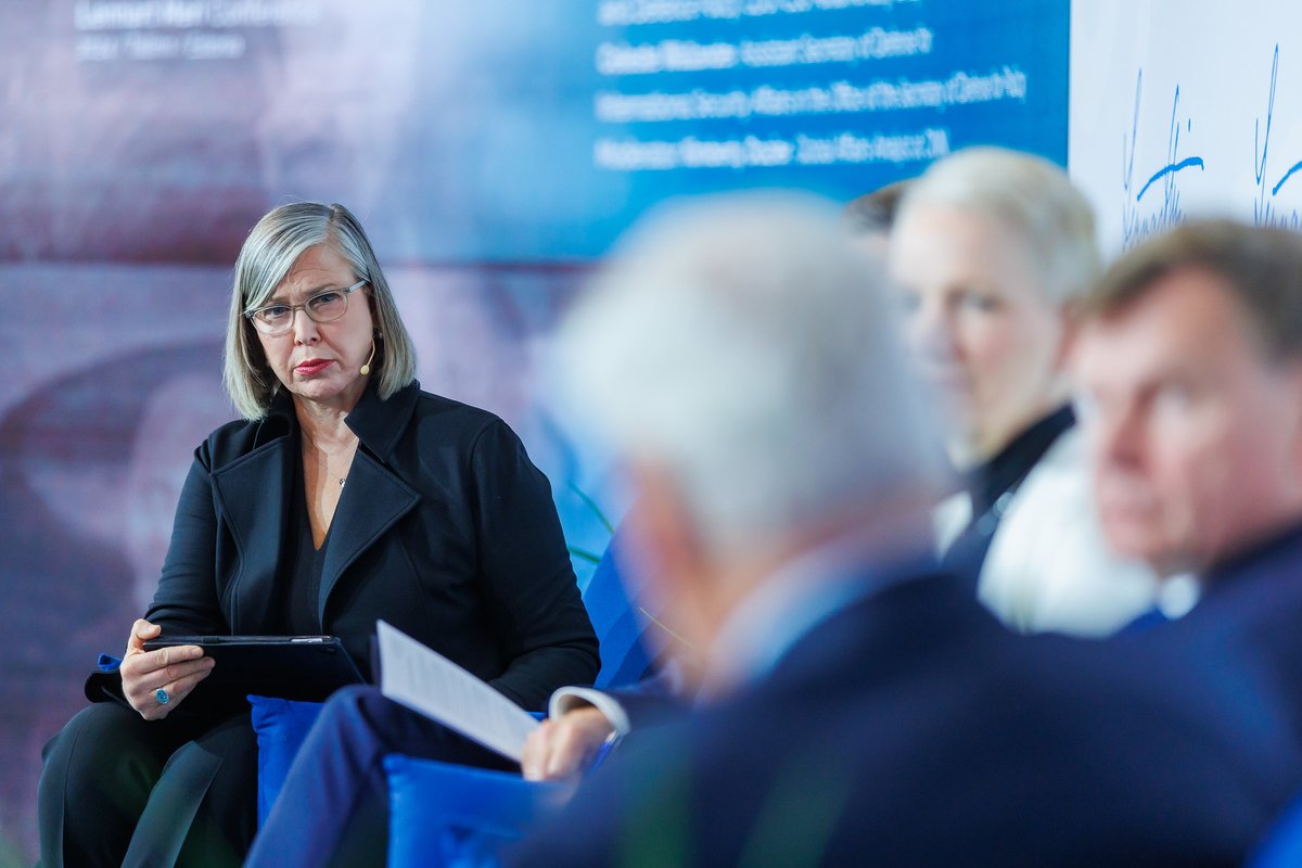 Moderator @KimDozier is worried: 'It's like #Ukraine is a drowning man, and he's getting pulled out just enough to get a breath of air before going back under.' 🔹 75 Years of NATO: What to Celebrate in Washington This Summer? #LennartMeriConference