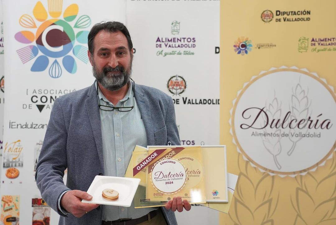 Añoranzas, de Confitería Vitín, gana el primer premio del II Concurso Dulcería de Alimentos de Valladolid 🏆🏅 🧁 El dulce ganador, Añoranzas, creación de Ángel Mesonero Martín, es una pasta brisa enriquecida en mantequilla y con piñones triturados en su masa, que lleva en su