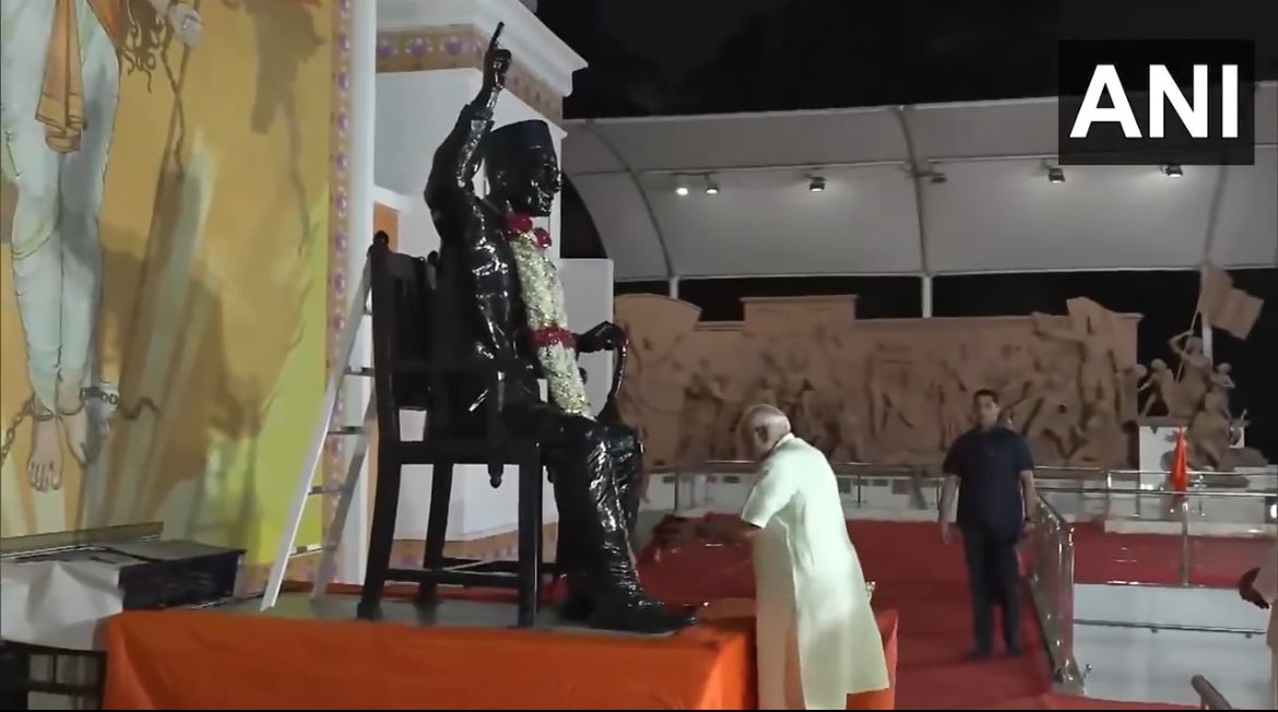 SM_8009's tweet image. मोदीजींचे मुंबईमध्ये आगमन …🔥💪🏻

🔸चैत्यभुमीत डॅा .बाबासाहेब आंबेडकर यांना अभिवादन 🙏🏽

🔸स्वातंत्र्यवीर सावरकरांच्या स्मारकस्थळी अभिवादन 🙏🏽🚩

#ModiMagicInMumbai #MumbaikarsWithModiji